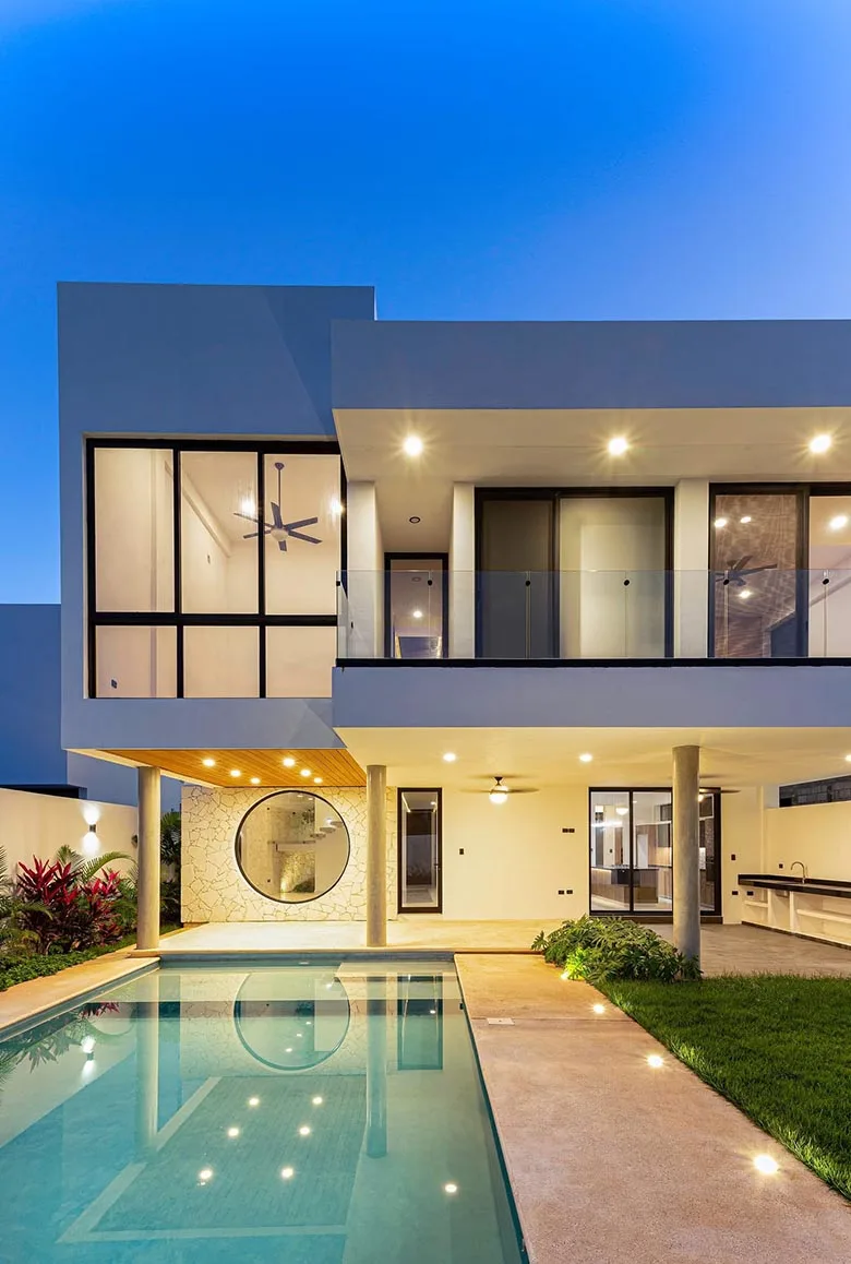 Fotografía que muestra a una persona realizando el curso en línea.