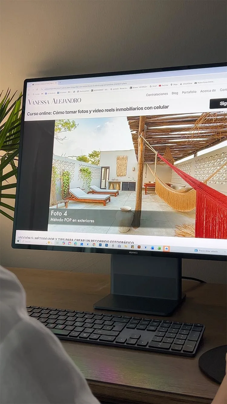 Foto que muestra impartiendo el curso.